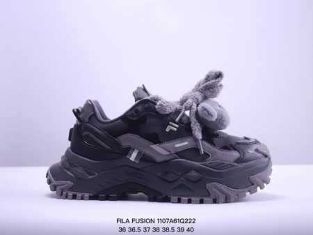 FILA FUSION斐乐潮牌BIANCO 海盗熊时尚舒适增高包裹性吸汗透气低帮生活休闲鞋女款卷轴棕 XM 7Q222 - 点击图像关闭