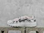 耐克 Nike P-6000 复古技科个性运动老爹鞋。该鞋款鞋采面用纵横交错的覆面，重现 2000 年代鞋跑风格，同时搭配震缓鞋垫，带来舒的适步履体验。Nike