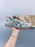 亚瑟士 Asics Gel-Sonomase 运动休闲透气专业跑鞋 儿童抽拉绳运动凉鞋 原档案据数开发楦型纸版 洞洞鞋面，更贴合脚型和舒适透气，后跟稳定片带来合