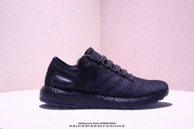 公司级巴斯夫 阿迪达斯 Adidas Pure Boost 轻便缓震运动跑鞋 鞋面采用新型Circular Knit循环针织工艺，配合更加密实的工艺，具有防泼水