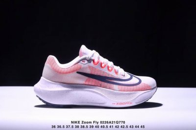 耐克 Nike Zoom Fly 5 运动鞋男女士公路跑鞋竞速跑步鞋厚底增高老爹鞋。采用耐用的设计，不仅可以部署在您最喜欢的比赛的起跑线上，还可以部署在征服后的