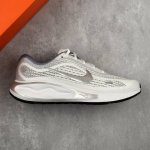 本地 核心私 公司级耐克 Nike Journey Run 男女子透气网布缓震跑步鞋 搭载柔软厚实的 Comfiride 泡绵缓震配置 助你征服充满挑战的路面