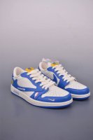 fragment X Travis Scott X Nba air Jordan 1 Low 三方联名倒钩 全新的三方联名低帮倒钩鞋面延续了黑脚趾设计 整双鞋以