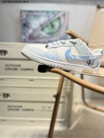 蛇年限定# 耐克Nike Dunk Low 板鞋Sb系列经典百搭休闲运动板鞋加厚鞋舌的填充，使舒适性大大提升，同时也更方便穿脱中底部分则加入了脚感柔软舒适Zoo