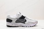 公司级耐克Nike Zoom Vomero 5 马拉松复古跑五代休闲运动慢跑鞋 采用环保纤维革饰片组合网眼布鞋面材质 升级正确后跟Tpu加固 耐弯折热塑框架支撑