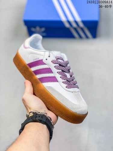 Ls版 Adidas Samba Vegan 百搭单品这款运动鞋 再现samba系列经典足球鞋线条，融合时尚厚底设计皮革鞋面搭配加厚生橡胶外底。皮革鞋面，搭配皮