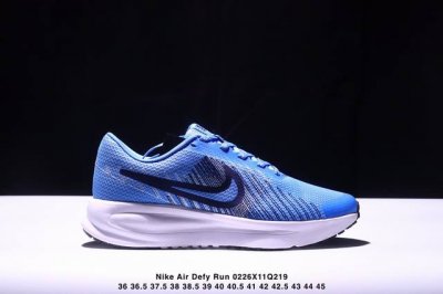Nike Air Defy Run 1 网面织物 缓震运动鞋 兼顾迅疾外观和稳固脚感 后跟覆面和中足动态支撑巧妙融合 缔造稳定顺畅的迈步体验 Xm0226Q21