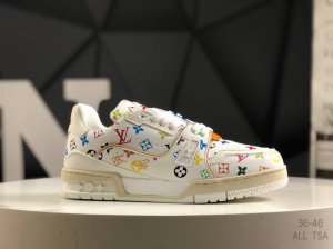 路易威登 Louis Vuitton Lv路易威登板鞋 乘风破浪的姐姐争先种草款,舒适透明底和百搭性霸屏整个时尚娱乐圈，正品1:1套楦复刻，细节调整完美主义！鞋