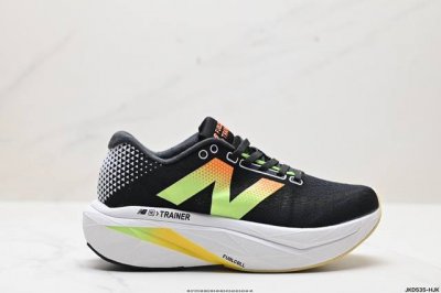 公司级new Balance Fuelcell Supercomp Elite V4 运动舒适耐磨 低帮休闲跑步鞋 新款的elite V4，在鞋面和鞋底都做了升