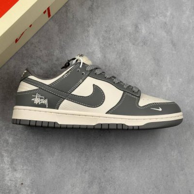 本地 核心私 Nk Sb Dunk Low 斯图西联名-耀夜灰 周年高端定制 低帮休闲板鞋 #定制鞋盒 大厂纯原品质出货 超高清洁度 皮料切割干净无任何毛边 细