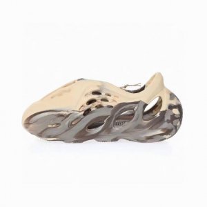 Adidas Yeezy Foam Runner Slide Stone Saget 椰子童鞋户外风格包头运动沙滩凉拖防滑洞洞跑步凉鞋 沙白褐迷彩 Gx8802