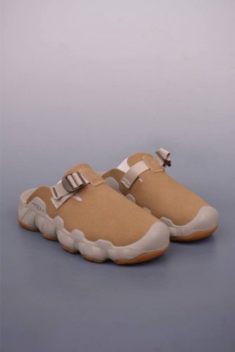 keen Hyperport Clog Leather 科恩夏季穆勒休闲半拖 采用了皮革鞋面 搭配可调节的系带系统 方便调节更加稳固 具有足弓支撑的吸震鞋垫 提