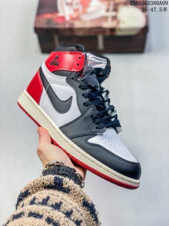 160 真标耐克女款运动板鞋 Nike Air Jordan 1 Retro High Og 乔丹一代Aj1 乔1 Aj1 篮球鞋复刻运动鞋。皮面高帮板鞋的设计 - 点击图像关闭