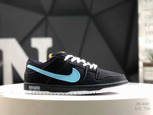 耐克 Nk Sb Dunk Low premium Sb低帮休闲板鞋 Fn5880-001 #配色整体布满印花元素像树林、云朵、房屋等，为大家描绘出乡村美景，丰