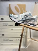 Asics Gel-Kayano 14亚瑟士经典跑鞋 如今机能风和户外风吹得正劲，便是主打“Urban Outdoor机能越野风格”，城市和户外场景都能轻松应对