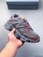 new Balance 又带来了新鞋型 9060 并且是与芝加哥街头品牌 Joe Freshgoods 的联名款 鞋身主体采用了类似 990 系列的设计风格 与