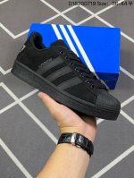 140 阿迪达斯 Adidas Superstar 三叶草经典贝壳头休闲板鞋潮流男女士运动鞋 鞋面皮革材质 标志性的贝壳鞋头，锯齿三条纹，简约的线条。就连版型和