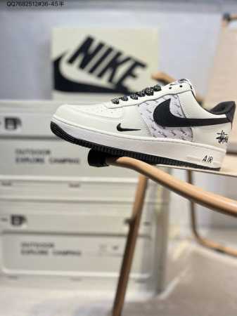 斯图西联名 X 耐克 Nike Air Force 1 '07空军一号 百搭休闲运动板鞋。柔软、弹性十足的缓震性能和出色的中底设计，横跨复古与现代的外型结合，造 - 点击图像关闭