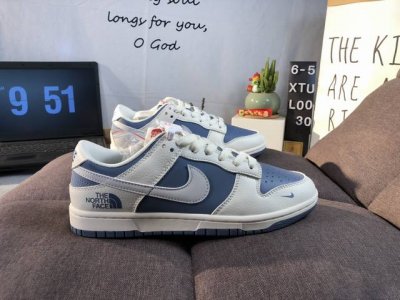 耐克 Nk Sb Dunk Low 北面联名Mr.Vera设计师 高端定制 低帮休闲运动板鞋独家版型，柔软皮革鞋面，冲击视觉和脚感体验 定制鞋盒 大厂纯原品质出