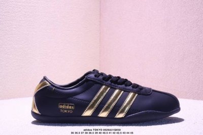 adidas Tokyo W三叶草休闲防滑耐磨低帮板鞋 鞋头出色设计 塑就出众贴合感 稳固的后跟贴合足部曲线设计 软弹舒适 不易磨脚 橡胶鞋底配合防滑纹路设计