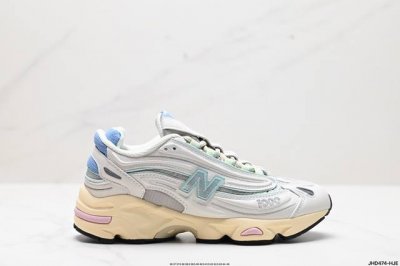 公司级joe Freshgoods X New Balance 1000 系列低帮复古老爹风休闲运动跑步鞋 New Balance 在不同配色上其鞋面材质呈现不