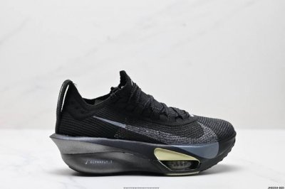 公司级新品发布 Nike Air Zoom Alphafly Next%3 proto整体采用前作的设计语言 并且对后者的细节进行升级 马拉松和长距离路跑的性能