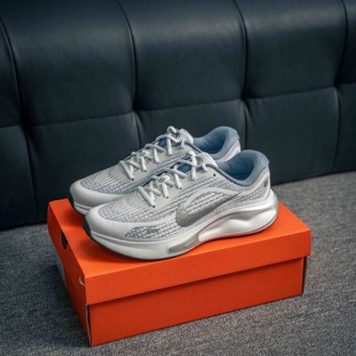 核心私 nike Journey Run 轻量跑鞋 网布減震防滑抗冲击 低帮 短跑跑步鞋男女款 货号 Fn0228 104 尺码 36 36.5 37.5 38