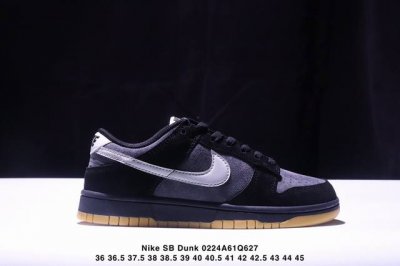 耐克Nike Sb Dunk Low Sb 限定扣篮系列复古低帮休闲运动滑板板鞋。采用脚感柔软舒适Zoomair气垫，有效吸 收滑板等极限运动在落地时带来的冲击