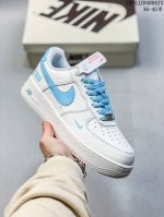 140 耐克Nike Air Force 1“07空军一号低帮百搭休闲运动板鞋。柔软、弹性十足的缓震性能和出色的中底设计，横跨复古与现代的外型结合，造就出风靡全