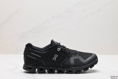 公司级on Cloudmonster 5昂跑 户外街头机能风新兴品牌轻便中帮跑步鞋 首发实拍鞋款以网球为灵感的运动休闲鞋，大胆的复古外观与革新科技融合，助力运动
