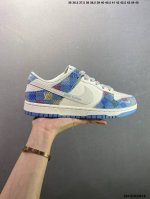 公司级Nike Dunk Sb Low 定制配色 定制Dunk Sb顾名思义 具有经典的Dunk血缘 又注入了更多的时尚元素 相较于普通的Dunk滑板鞋 改良版