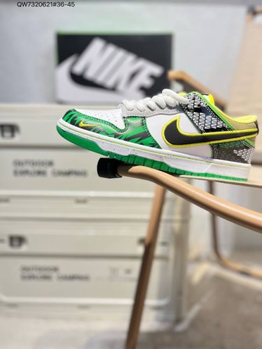 180 耐克Nike Dunk Low 板鞋Sb系列经典百搭休闲运动板鞋加厚鞋舌的填充，使舒适性大大提升，同时也更方便穿脱中底部分则加入了脚感柔软舒适Zooma