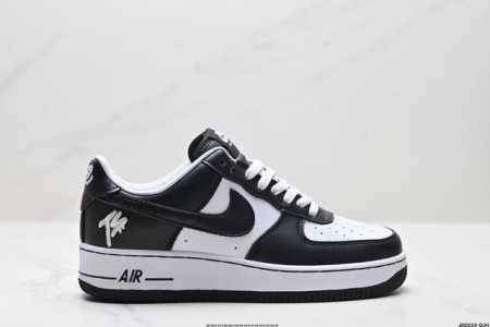 真标耐克nike Air Force 7空军一号低帮百搭休闲运动板鞋。柔软、弹性十足的缓震性能和出色的中底设计，横跨复古与现代的外型结合，造就出风靡全球三十多年 - 点击图像关闭