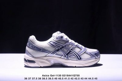 Asics Gel-1130 亚瑟士新款运动跑步鞋 Asics Gel-1130可以称得上是复古美学的入门代表作，它所呈现的是千禧年后期的时代变迁风格。 整双鞋