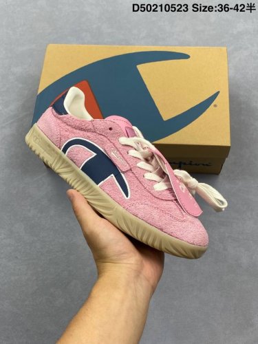champion 冠军 女鞋原楦原纸版开发 采用长绒翻毛皮组合环保透气革鞋面材质 内嵌环保海玻璃Eva鞋垫 外置耐磨橡胶大底美国经典休闲运动老牌 冠军Champ