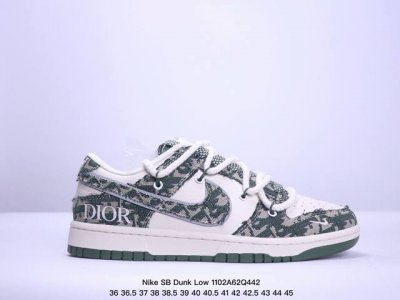 耐克Nike SB Dunk Low 扣篮系列复古低帮休闲运动滑板板鞋。采用脚感柔软舒适ZoomAir气垫，有效吸收滑板等极限运动在落地时带来的冲击力，为街头运