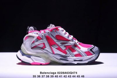 巴黎世家 Balenciaga 巴黎世家Runner老爹鞋舒适运动慢跑鞋 不含皮运动鞋，网布材质，磨损效果，鞋头边缘印有尺码，背面浮印尺码，外侧印有跑者徽标，鞋