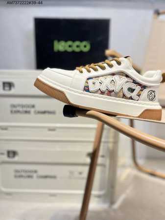 Ecco爱步男鞋轻便透气舒适耐穿 亲肤吸汗舒适内里 防滑防磨 持久干爽 简约粗绳系带 穿脱更加方便 柔韧防滑大底 鞋底立体凹槽 凹凸花纹加持 增强防滑减震性能 - 点击图像关闭