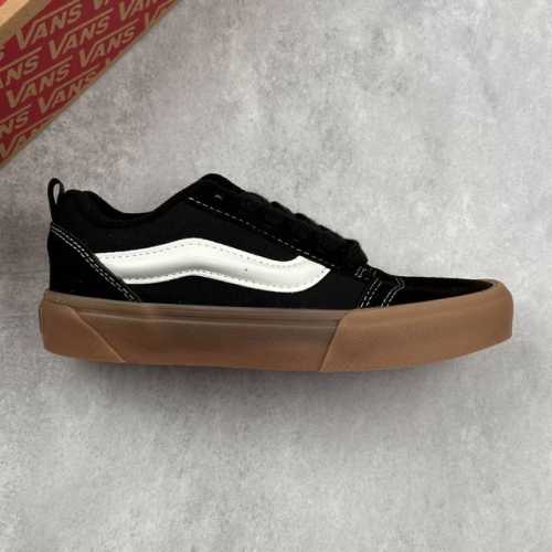 本地 核心私 万斯 Vans Knu-Skool 面包鞋 坎普尔 茱利安系列低帮复古硫化休闲运动板鞋“肥胖版大Logo” 要说整个年最为热门的鞋型之一， 面包鞋