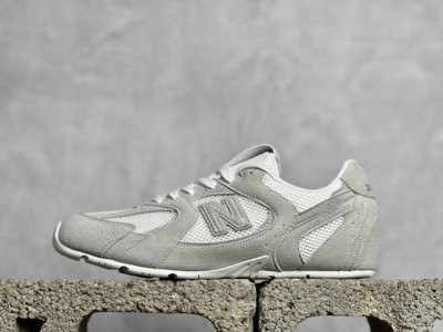 放店私 Miumiu X New Balance 530系列 意大利奢侈品牌 缪缪联名款低帮经典复古休闲运动慢跑鞋 #鞋款采用解构和轻盈的设计，彷旧的布料包覆着