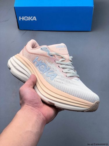 hoka One One M Bondi 8 低帮跑步鞋 Bondi在本季向前迈出了大胆的一步，采用更柔软、更轻的泡沫和全新，的加长后跟几何形状进行了重新设计。
