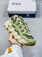Fila Fusion 斐乐潮牌 时尚潮流休闲运动板鞋 鞋面设计理念源自于历史篮球鞋款SMASH 从其复古鞋面提炼元素 结合板鞋鞋底做现代拼接的混搭风格设计 鞋