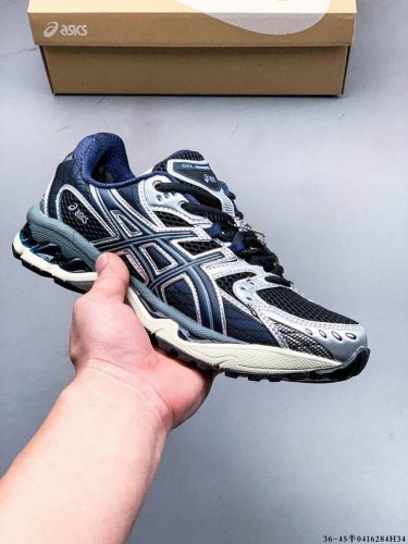 千禧风再度拿捏！Asics 亚瑟士 Gel-Nimbus 10.1 以复古科技加之先锋设计完整诠释千禧美学，重新定义高级穿搭。不论是千禧辣妹还是高级时装，抑或是