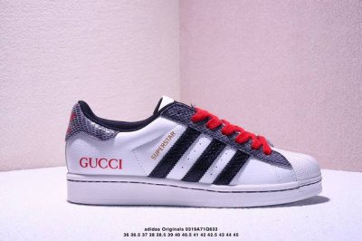 220 贝壳头-Cucci联名限定 贴合柔软皮料米白黑经典配色 ，这其中也包括我们非常熟知的Clot。Clot蛇鳞黑白配色是一双与Adidas Original