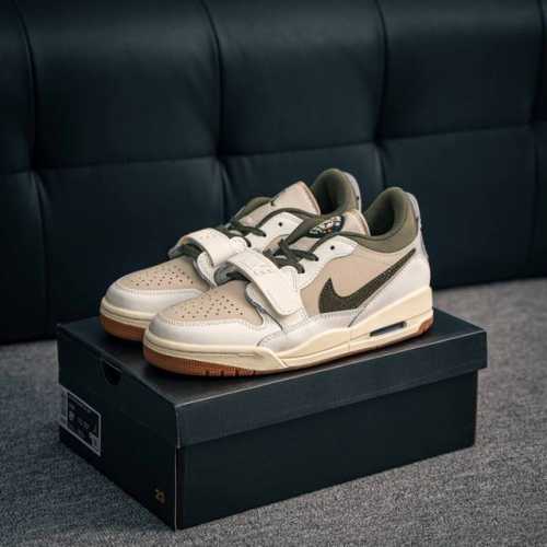 核心私 Nike Air Jordan Legacy 312 Low 乔丹 Aj 312 最强三合一混合版 有着交错结合的设计，它的名字就展现出它所包含的鞋款元