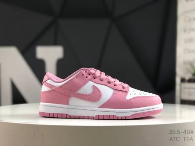 耐克 Nike Dunk Low Dunk Sb顾名思义 具有经典的Dunk血缘 又注入了更多的时尚元素 相较于普通的Dunk滑板鞋 改良版的Dunk Sb加厚