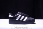 公司级Ad Originals Superstar 经典复古贝壳头厚底板鞋 Ig4477 诞生于1969年 是第一双将全皮面鞋 身与橡胶鞋头结合在一起的低帮篮球