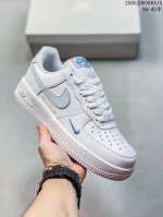 公司带半码 耐克Nike Air Force 1 07 空军一号低帮百搭休闲运动板鞋 柔软 弹性十足的缓震性能和出色的中底设计 横跨复古与现代的外结合 造就出风