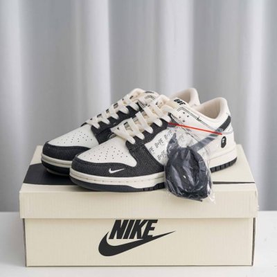 核心私 Nike Dunk 全套原楦原模倾力打造完美版型 独家原厂航空铝磨具打磨大底 鞋头坡度极致还原 无解鞋型 原盒原配 圈内天花板工艺 原厂冲刀 超高清洁度