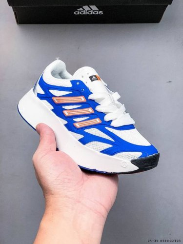 160 adidas 新一代「压马路神鞋」的全新厚底跑鞋 Adizero Aruku 正式登场！ 兼具 Adizero 家族专业竞速的厚底鞋身造型，以及夺目的鲜